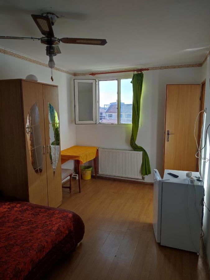 Hostel Emy Camere Cu Baie Proprie Aproape De Plaja 3 Papuci Constanta Ngoại thất bức ảnh